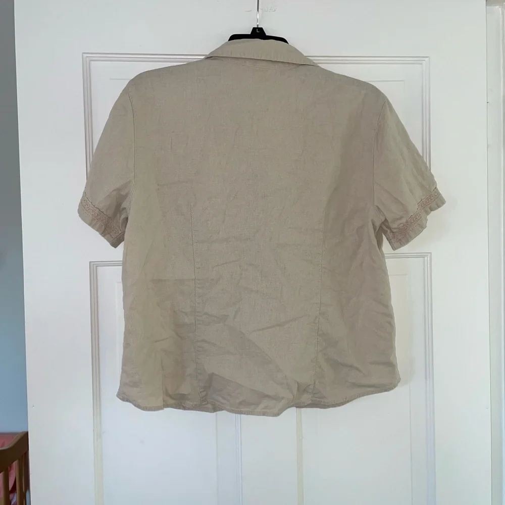 Button up top - Picture 4 of 4